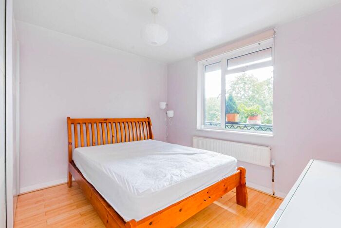1 Bedroom Flat For Sale In Priory Green Estate, Barnsbury, London, N1