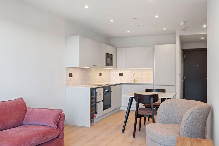2 Bedroom Flat To Rent In The Draper, Colindale, London, NW9