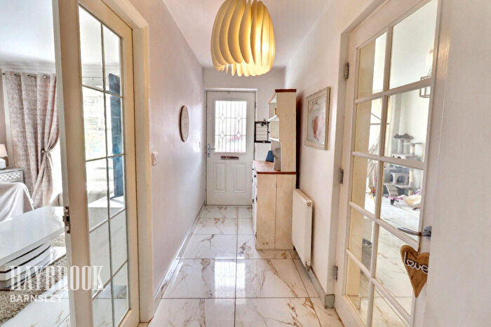 4 Bedroom Detached House For Sale In Longwall Close, Mapplewell, S75