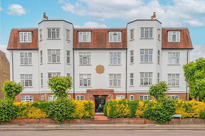 3 Bedroom Flat To Rent In Kings Road, Wimbledon, SW19