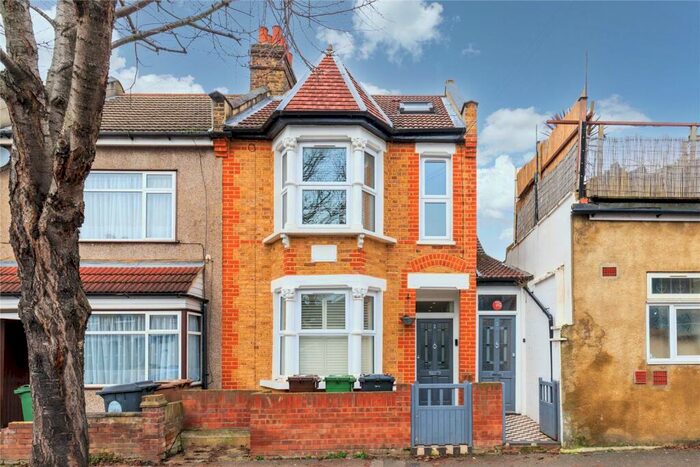 2 Bedroom Flat To Rent In Walpole Road, Walthamstow, London, E17