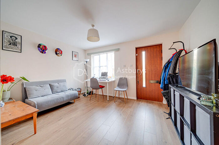 1 Bedroom Flat To Rent In Bunning Way, Islington, London, N7