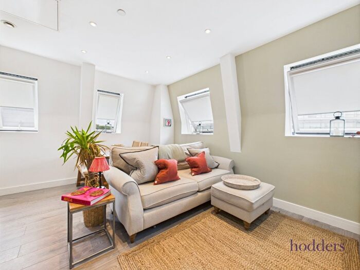 1 Bedroom Flat To Rent In Station Road, Addlestone, KT15