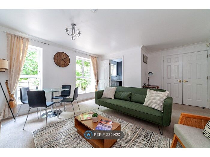 2 Bedroom Flat To Rent In Osbourne House, London, E16