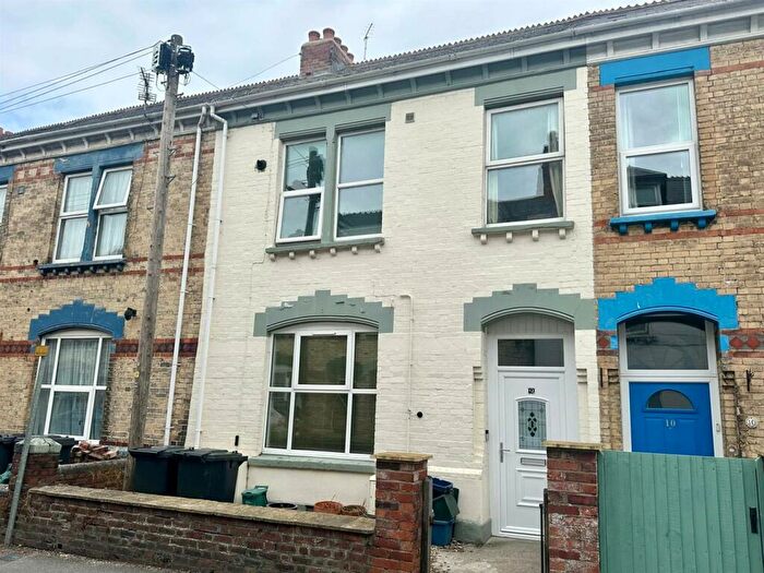 2 Bedroom Flat To Rent In Summerland Street, Barnstaple, EX32
