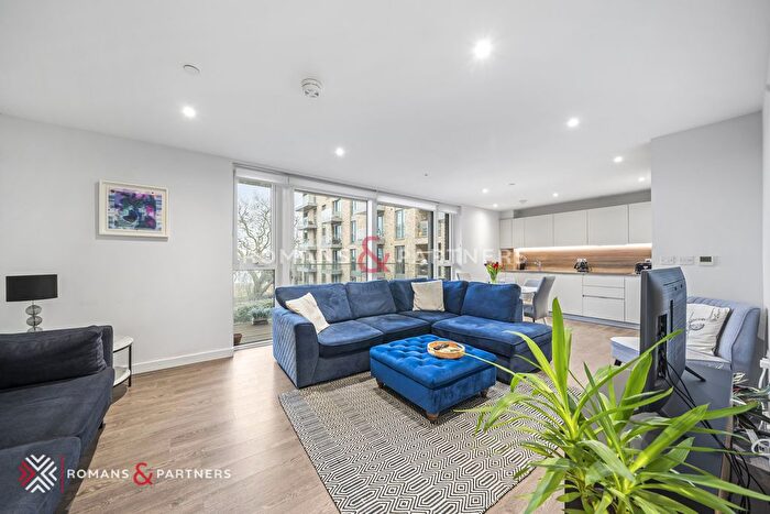 2 Bedroom Flat To Rent In Goldcrest Building, Woodberry Down, N4