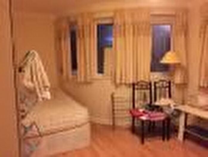 2 Bedroom Flat To Rent In Webb Close, North Kensington, W10