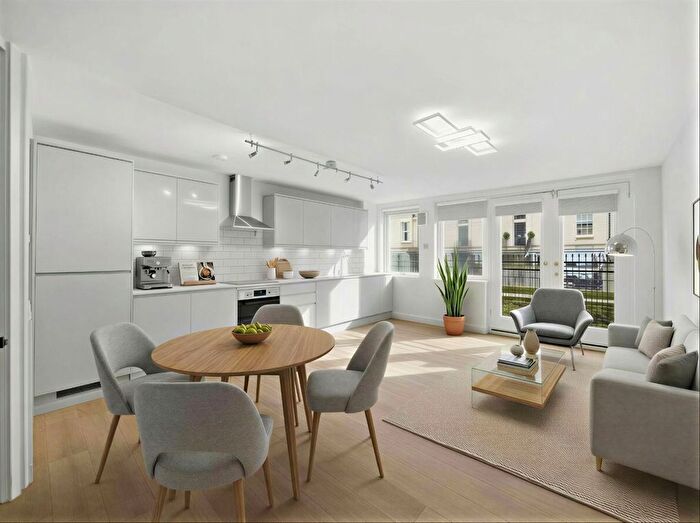 2 Bedroom Flat For Sale In / Fettes Row, New Town, Edinburgh, EH3