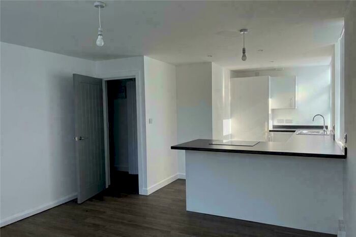 3 Bedroom Flat To Rent In Apple Building, Oldham Road, Manchester, Greater Manchester, M40