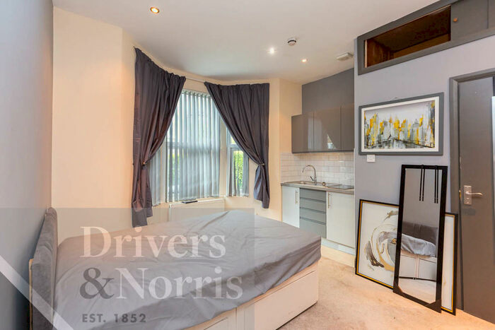Apartment To Rent In Fairbridge Road, Archway, London, N19