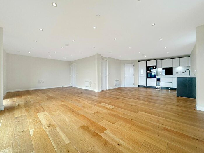 3 Bedroom Penthouse To Rent In Block E, Victoria Riverside, Leeds City Centre, - X Parking Spaces Inc, LS10