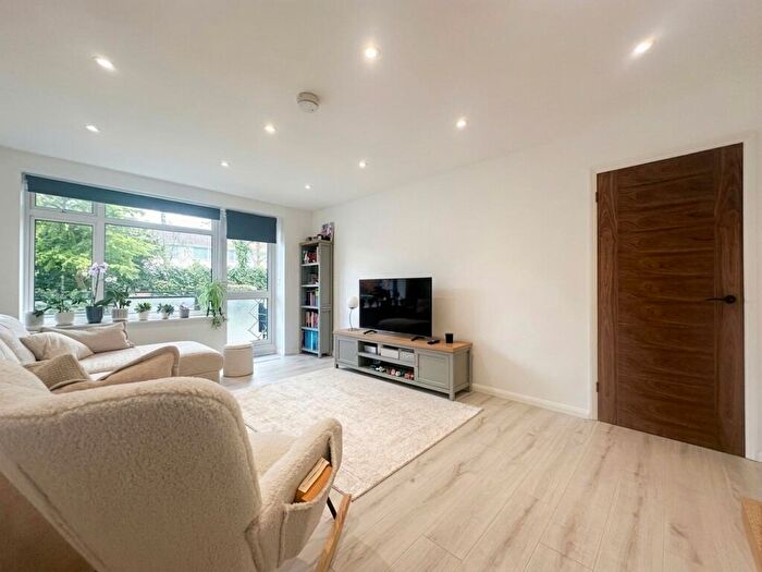 2 Bedroom Flat For Sale In Westbrook, Lustrells Vale, Saltdean, BN2