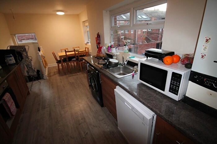 5 Bedroom Maisonette To Rent In Forsyth Road, Newcastle Upon Tyne, NE2