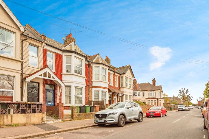 1 Bedroom Flat To Rent In Leigh Road, London, E10