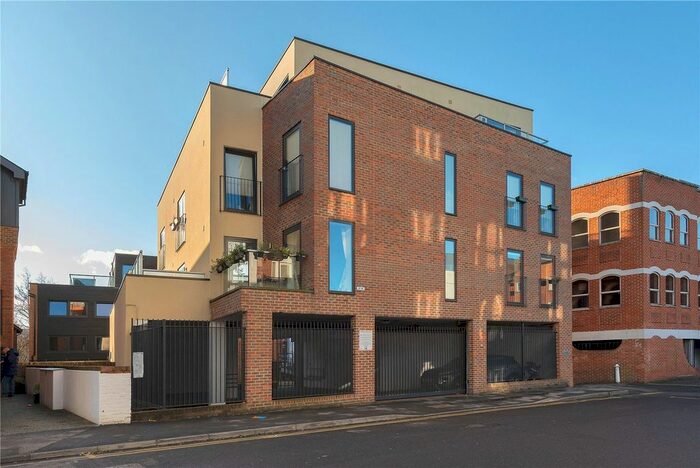 2 Bedroom Flat To Rent In Harrys Wharf, Lyons Crescent, Tonbridge, Kent, TN9