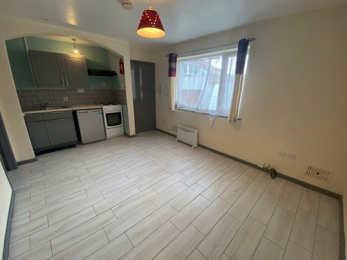 Studio To Rent In Worlds End Lane, B32