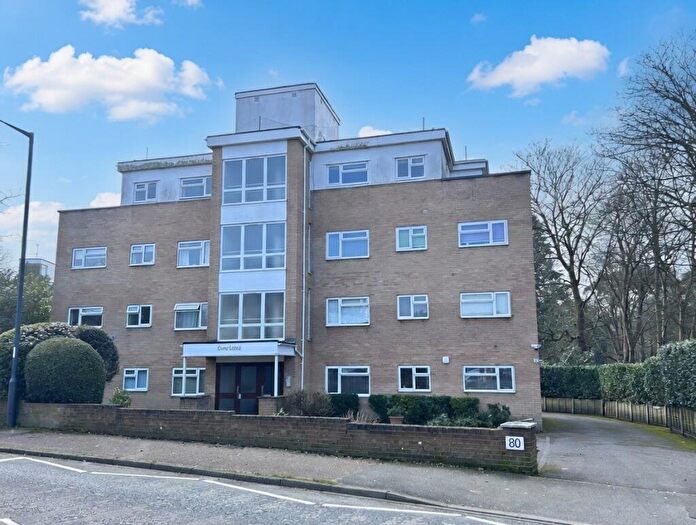 3 Bedroom Apartment For Sale In West Cliff Road, Bournemouth, BH4
