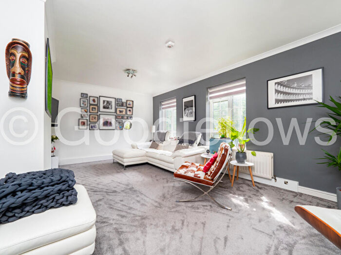 4 Bedroom Apartment To Rent In Farnham Court, Cheam, SM3