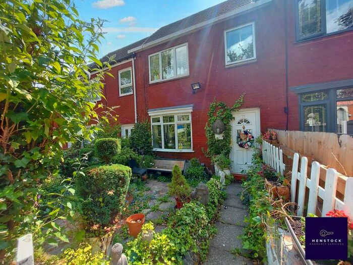 3 Bedroom Terraced House For Sale In Wood Street, Middleton, Manchester, M24