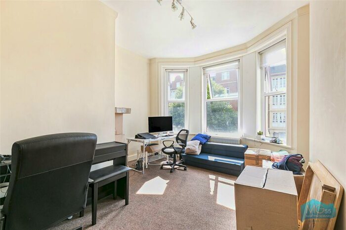 1 Bedroom Apartment To Rent In High Road, North Finchley, London, N12