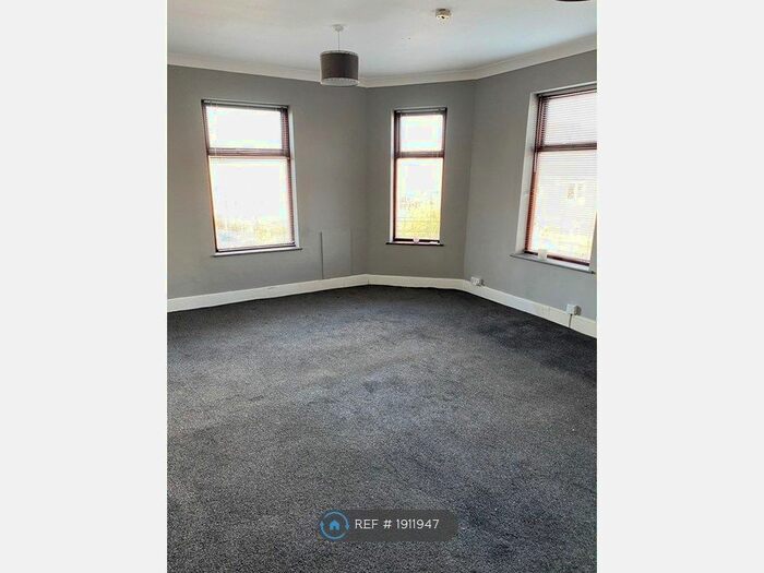 2 Bedroom Flat To Rent In Windmill Hill, Halesowen, B63