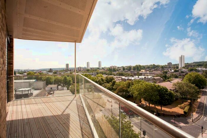 2 Bedroom Flat To Rent In Victory Parade, Woolwich, London, SE18