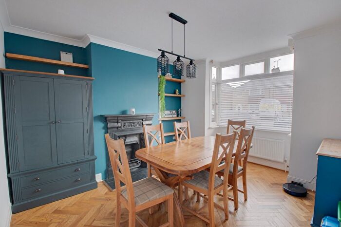 4 Bedroom Detached House For Sale In Neville Avenue, Kidderminster, Worcestershire, DY11