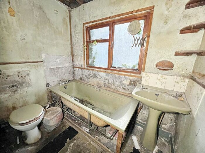 3 Bedroom Terraced House For Sale In Chamberlain Road, Chatham, Kent, ME4