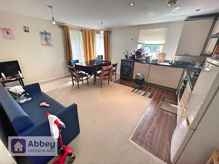 2 Bedroom Flat For Sale In Pavilion Close, Leicester, LE2