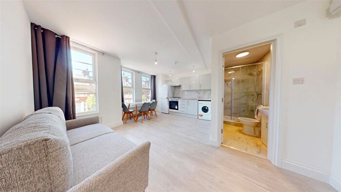 2 Bedroom Flat To Rent In Sandringham Road, Willesden Green, London, NW2