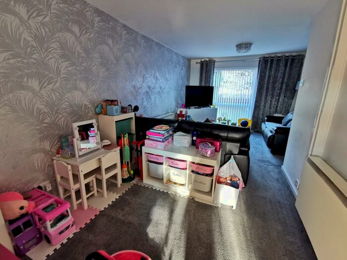 2 Bedroom Terraced House To Rent In The Paddock, Killingworth