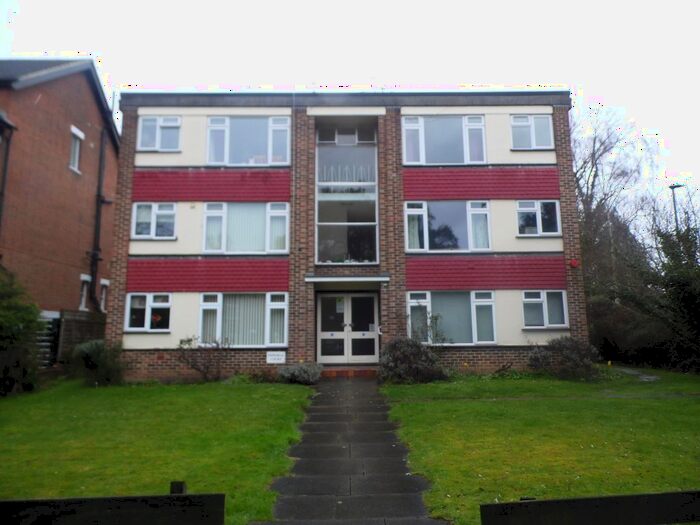 1 Bedroom Flat To Rent In Willow Grove, Chislehurst, BR7