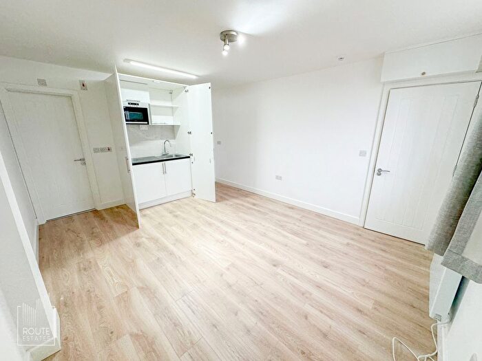 Studio To Rent In High Road, Leyton, E15