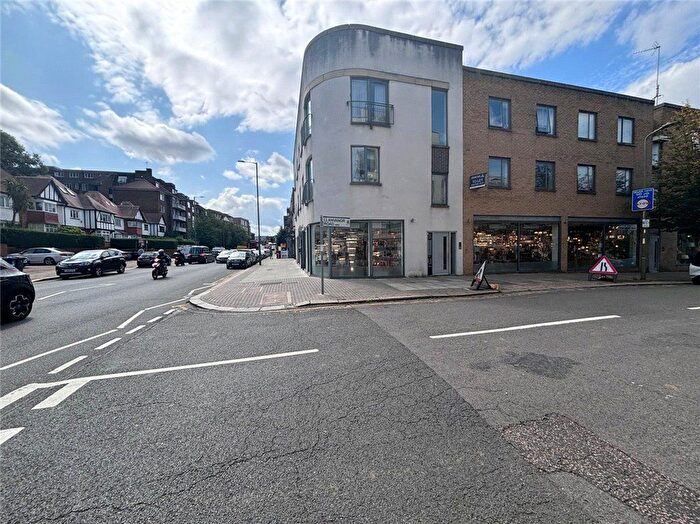 2 Bedroom Flat To Rent In Llanvanor Road, London, NW2