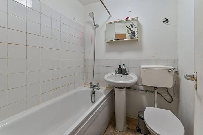 Studio To Rent In Broadfield Lane, Camden, London, NW1