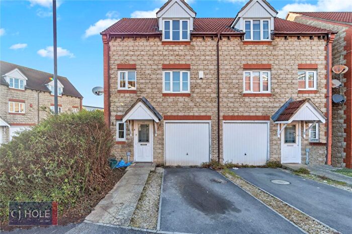 3 Bedroom End Of Terrace House To Rent In Parade Court, Bristol, Somerset, BS5
