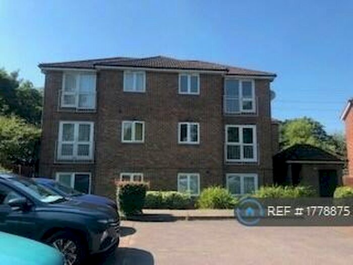 1 Bedroom Flat To Rent In Moselle Court, Southampton, SO15