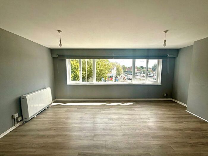 2 Bedroom Flat To Rent In High Street, Waltham Cross, EN8