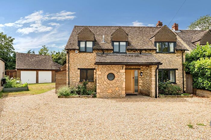 3 Bedroom Detached House For Sale In Cherrybrook, Buckland Road, Bampton, OX18