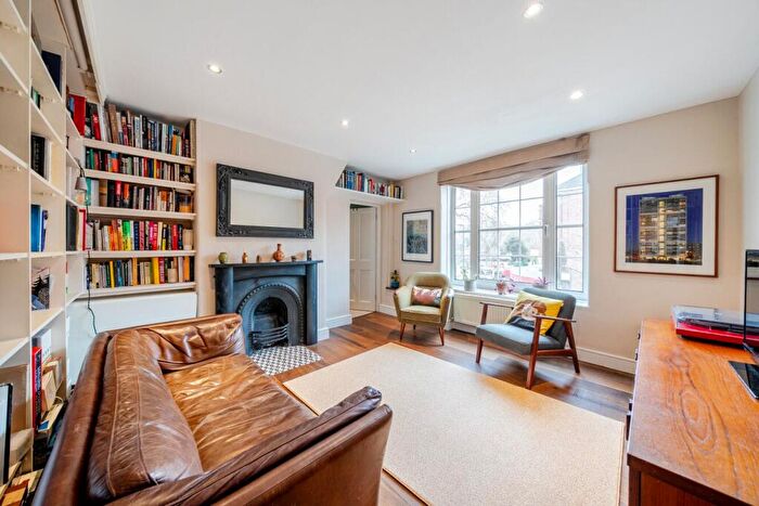 2 Bedroom Flat For Sale In Clayton Street, Kennington, London, SE11