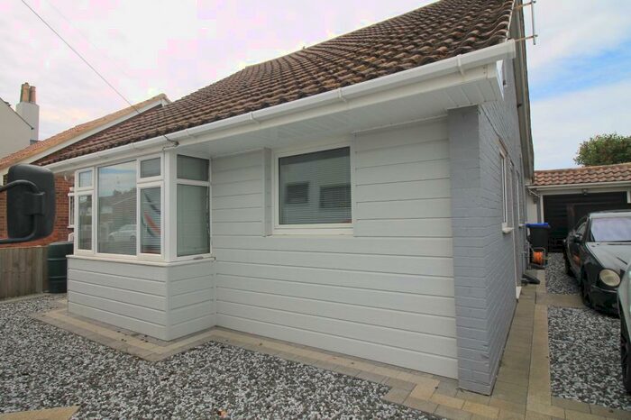 3 Bedroom Bungalow To Rent In Freshbrook Road, Lancing, West Sussex, BN15