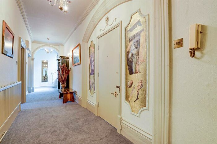 2 Bedroom Apartment For Sale In The Cedars, Sherwood, Nottinghamshire, NG5