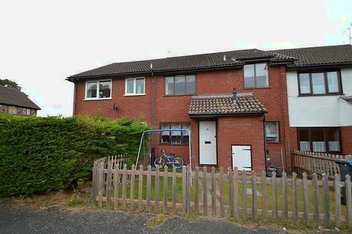 2 Bedroom House To Rent In Bedroom Terraced House In Fleet, GU52