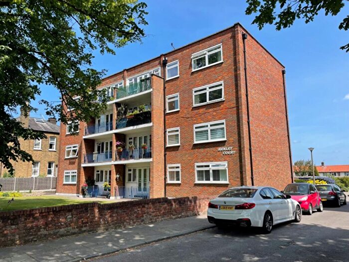 1 Bedroom Flat To Rent In Henley Court, Southgate, N14