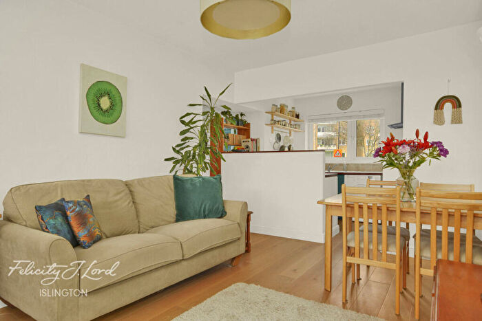 2 Bedroom Apartment For Sale In Highbury Quadrant, London, N5