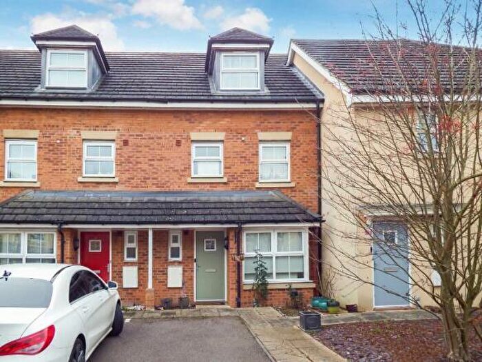 4 Bedroom Town House To Rent In Carisbrooke Close, Stevenage, SG2
