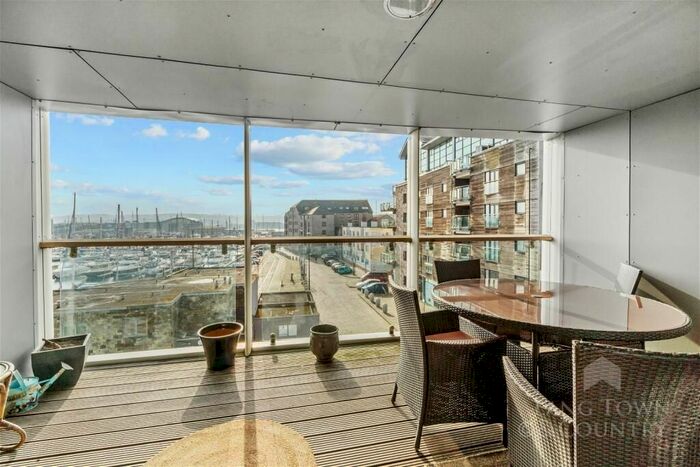 2 Bedroom Flat To Rent In North Quay, Plymouth, PL4