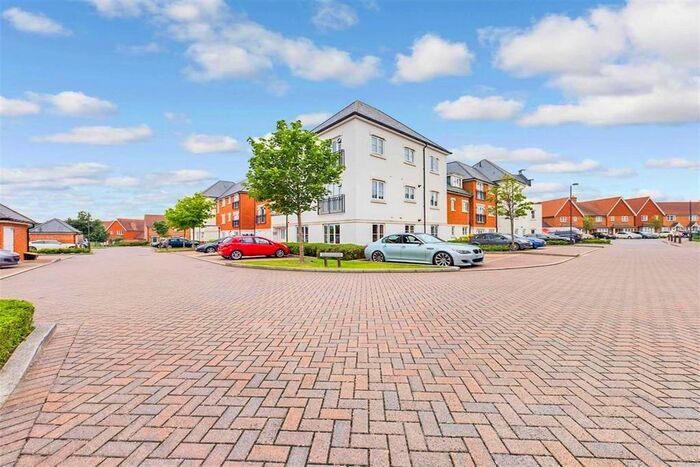 2 Bedroom Flat To Rent In Longhurst House, Scholars Walk, Horsham, West Sussex, RH12