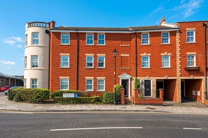 2 Bedroom Flat For Sale In White Hart Road, Portsmouth, PO1