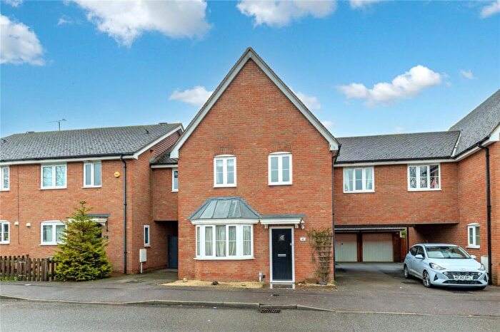 4 Bedroom Link Detached House For Sale In Hopton Grove, Newport Pagnell, Buckinghamshire, MK16